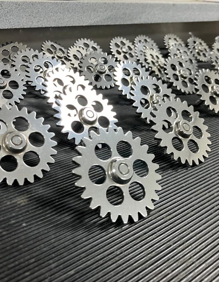 Versnellingsbak tandwiel voor en na REM ISF superfinishing motorsport transmission gears superfinish VDB Engineering Nederland